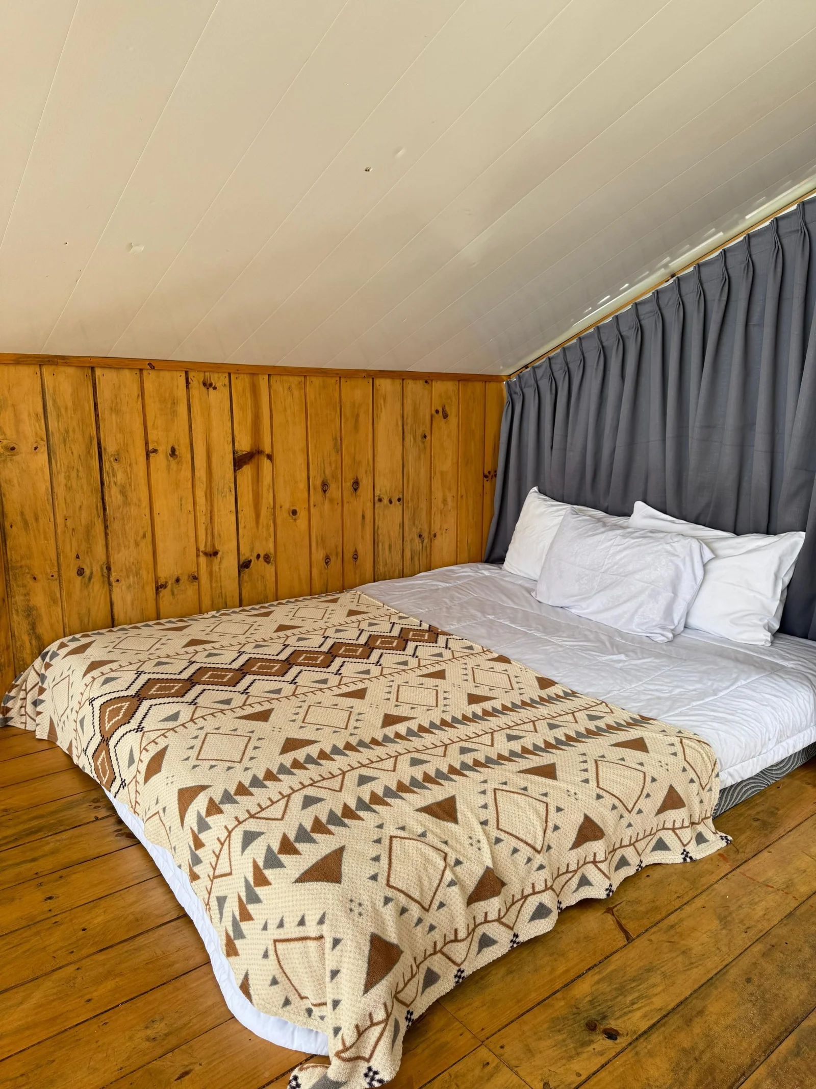 Platinum Kabin 1 & 2 Modern Cabin with Mountain View - Gambar 2